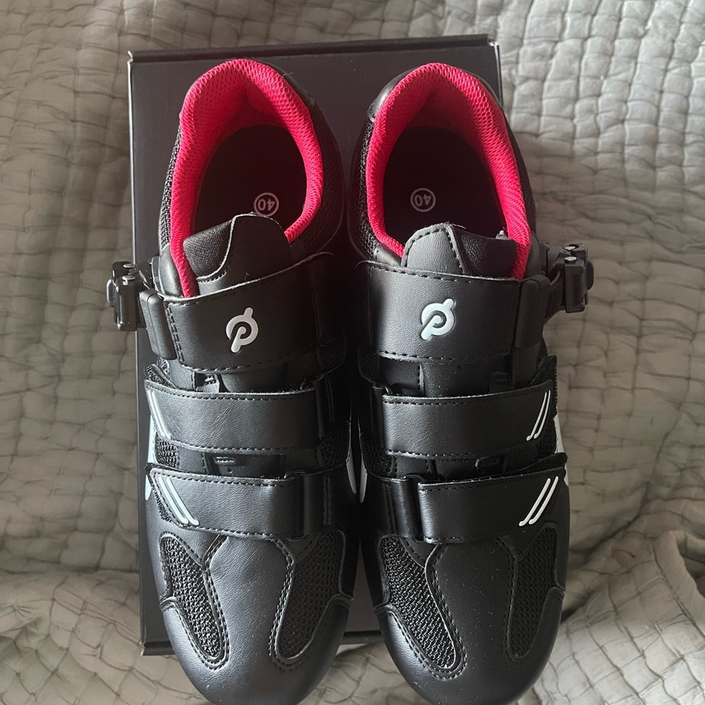 Never actually used Pelaton Cycling shoes. Only tried on. Size 9 or 40.